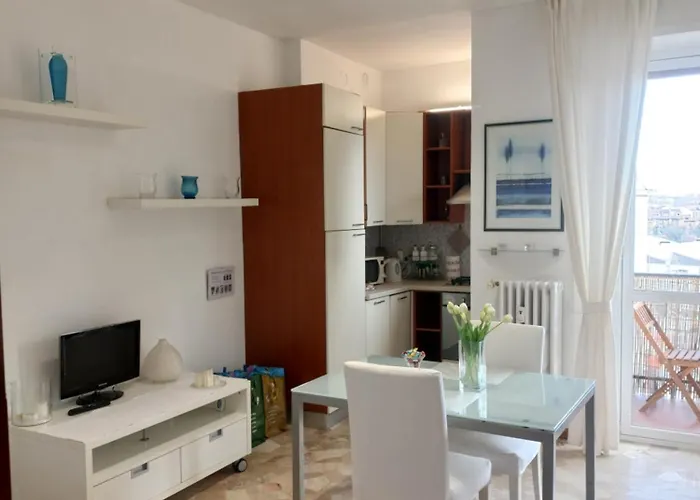 Panoramic Floor Flat ميلان