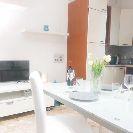 Apartment Top-floor Flat View 2 Balconies Workspace M5 *
