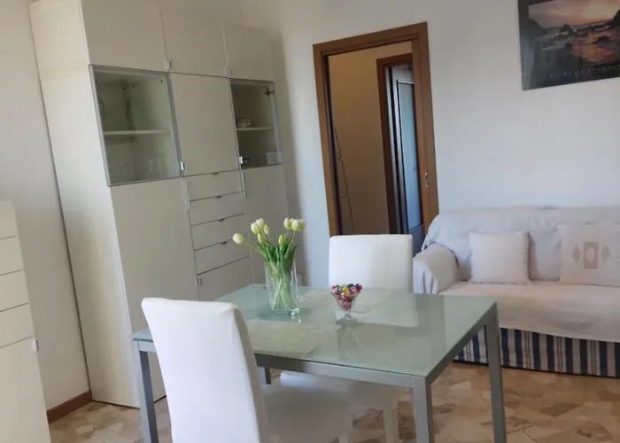 Panoramic Penthouse Top Floor City View Milan Apartment *